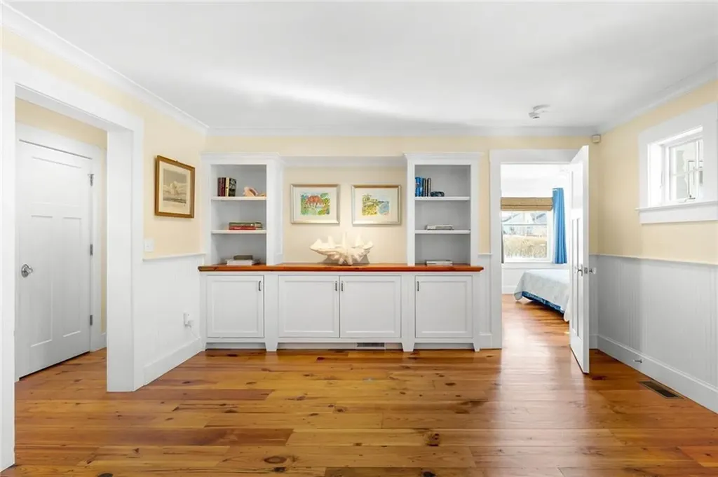 140 Tuckerman Avenue Middletown RI 02842