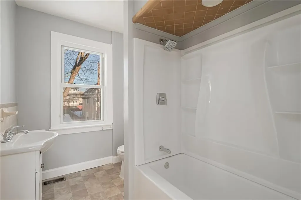 172 Camden Avenue Providence RI 02908