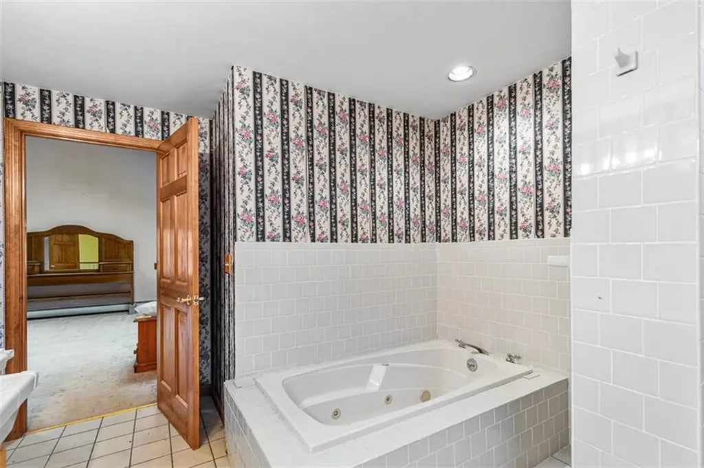 101 Cobble Hill Road Lincoln RI 02865