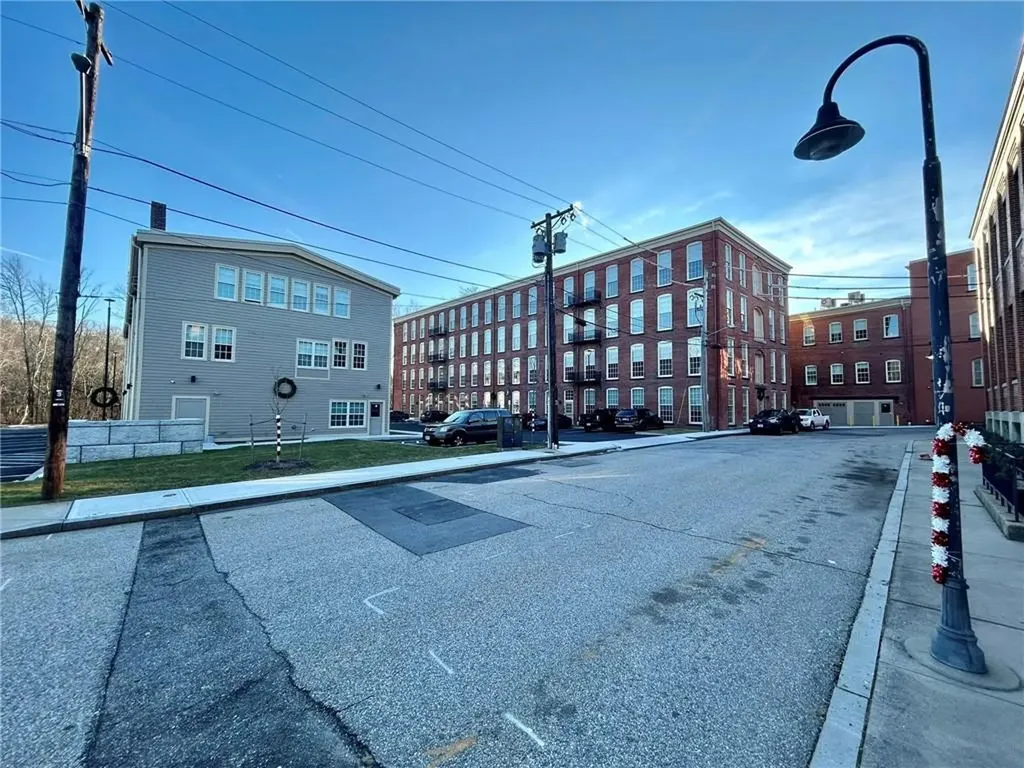 5 Island Place Woonsocket RI 02895