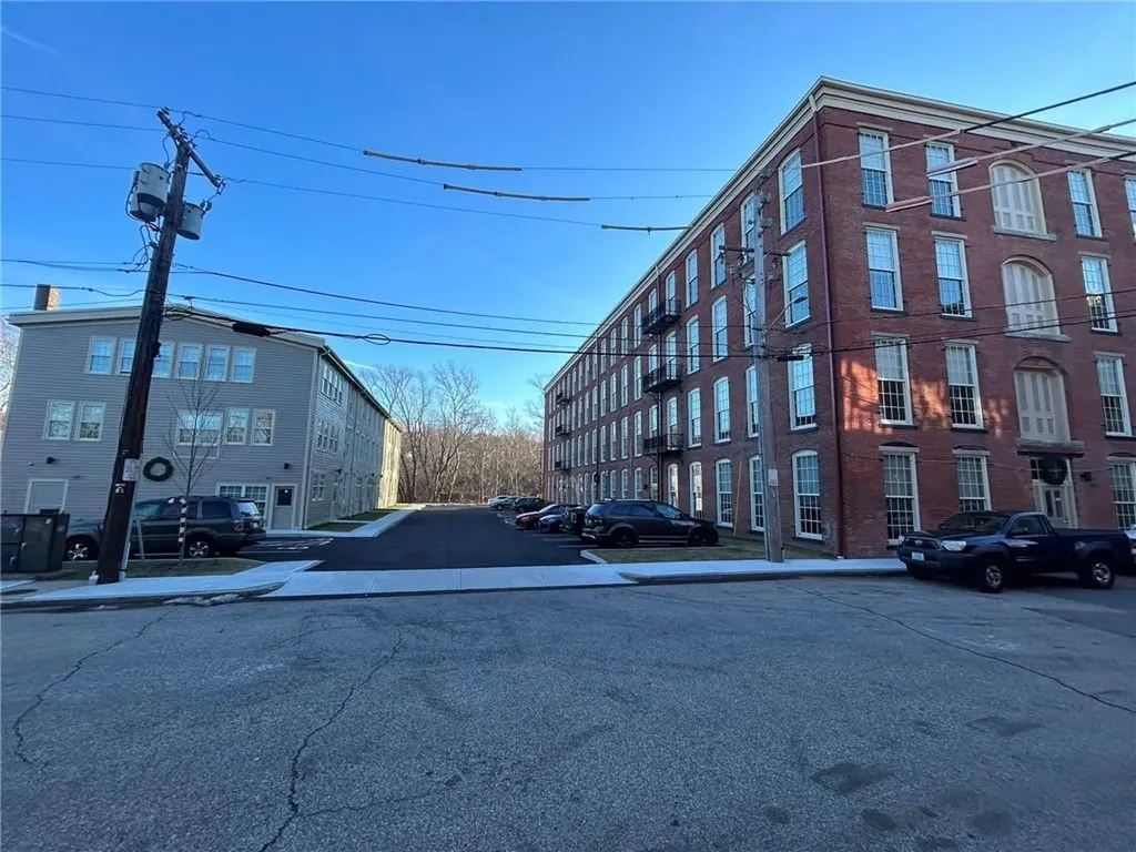 5 Island Place Woonsocket RI 02895