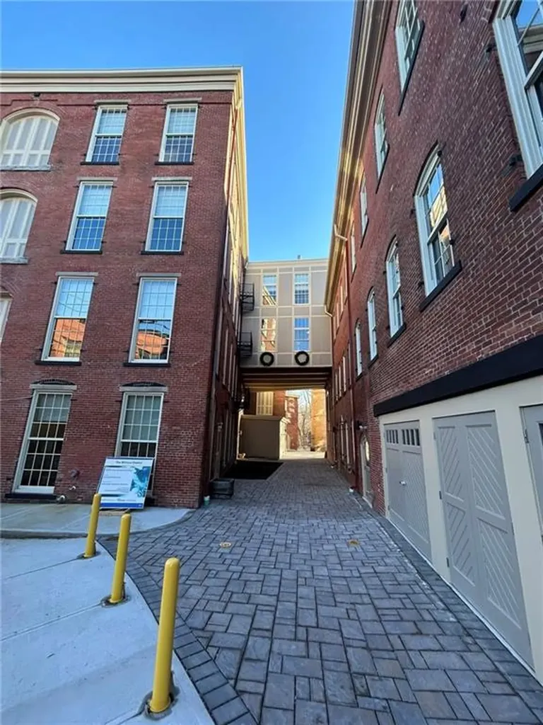 5 Island Place Woonsocket RI 02895