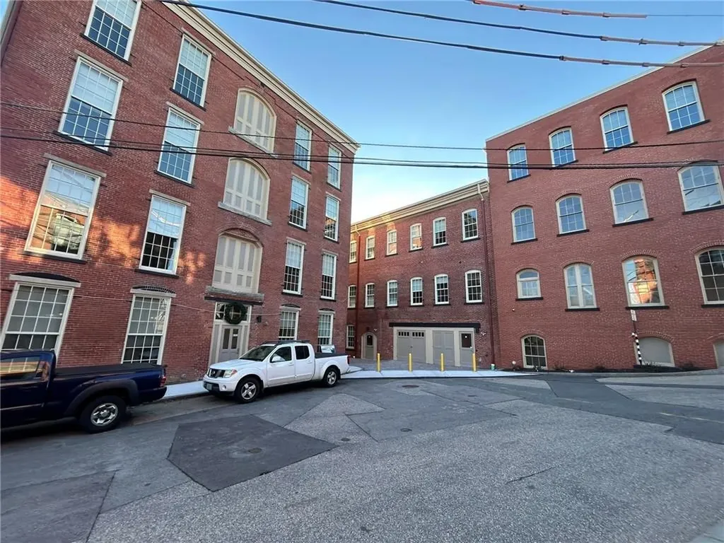 5 Island Place Woonsocket RI 02895