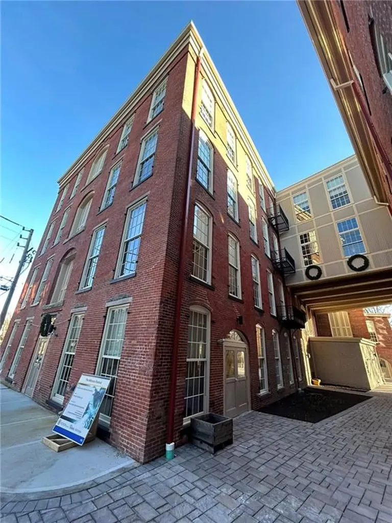 5 Island Place Woonsocket RI 02895