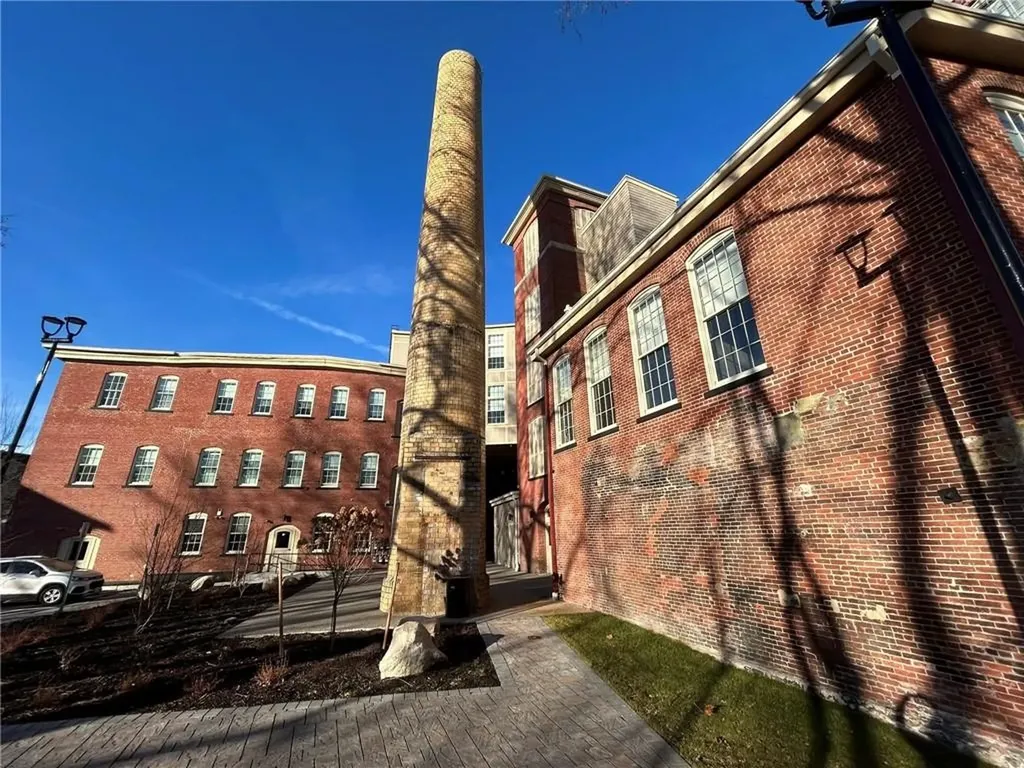 5 Island Place Woonsocket RI 02895