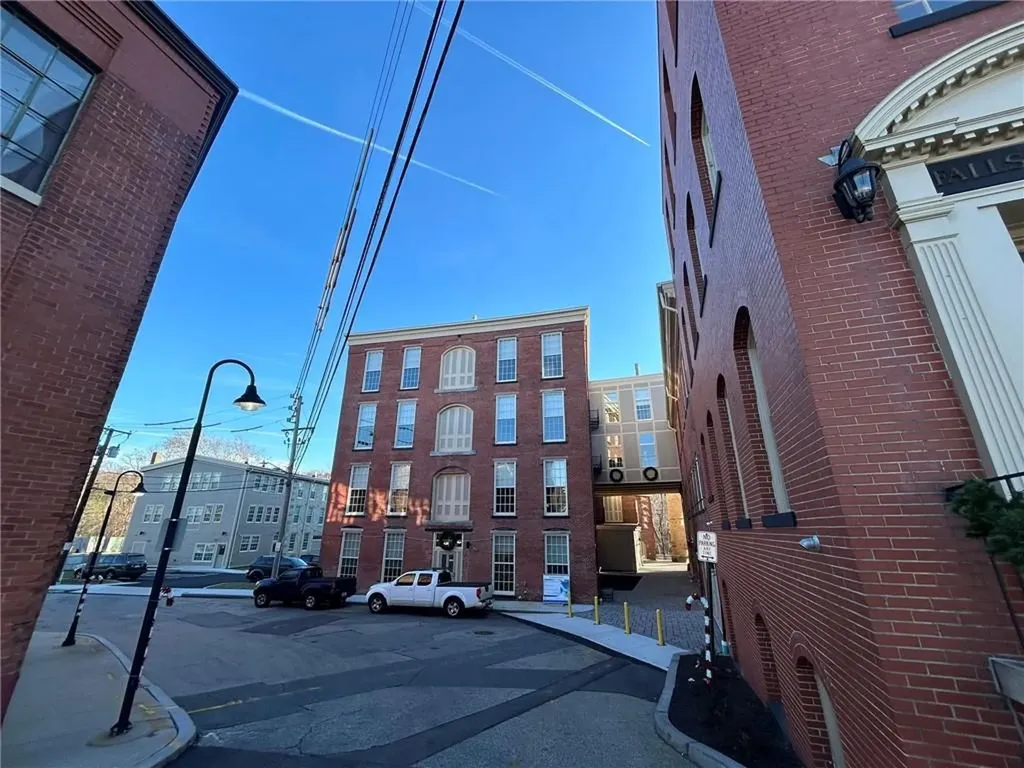 5 Island Place Woonsocket RI 02895