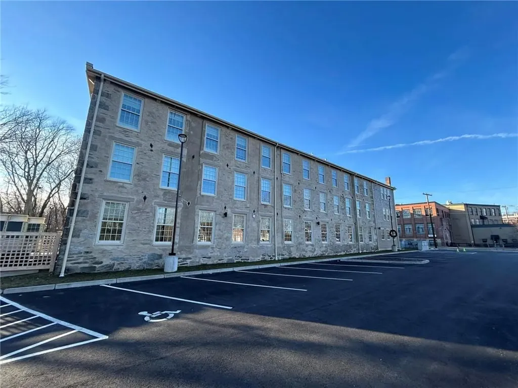 15 Island Place Woonsocket RI 02895