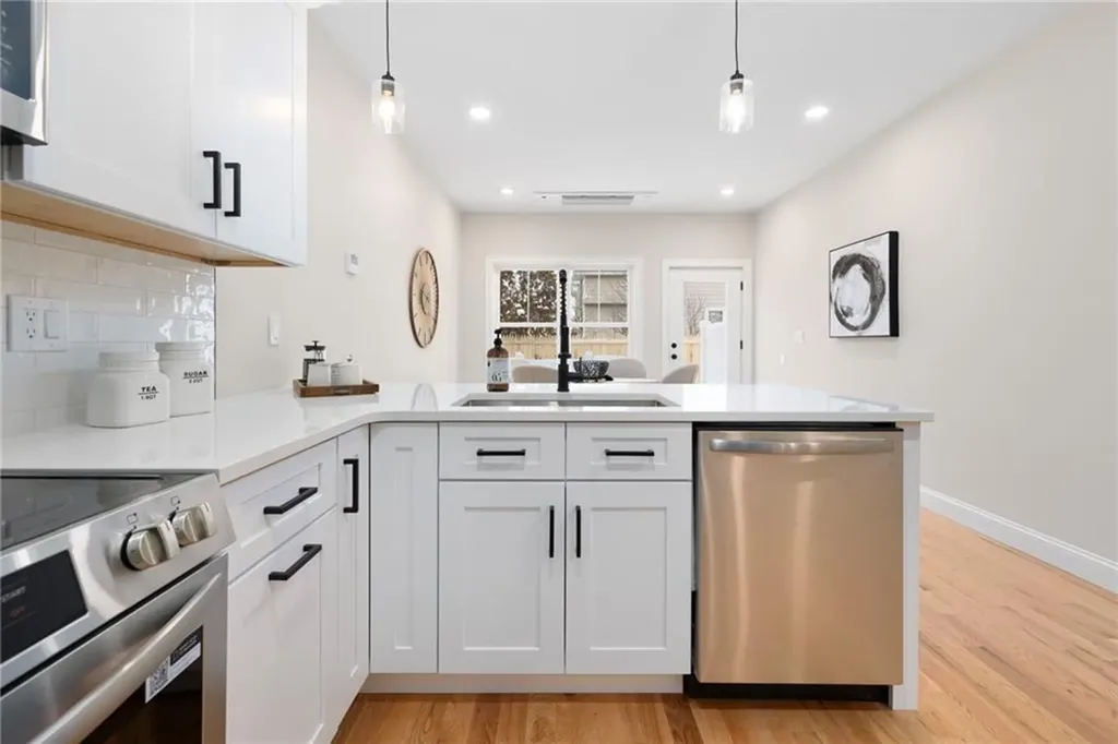 2907 Post Road Warwick RI 02886