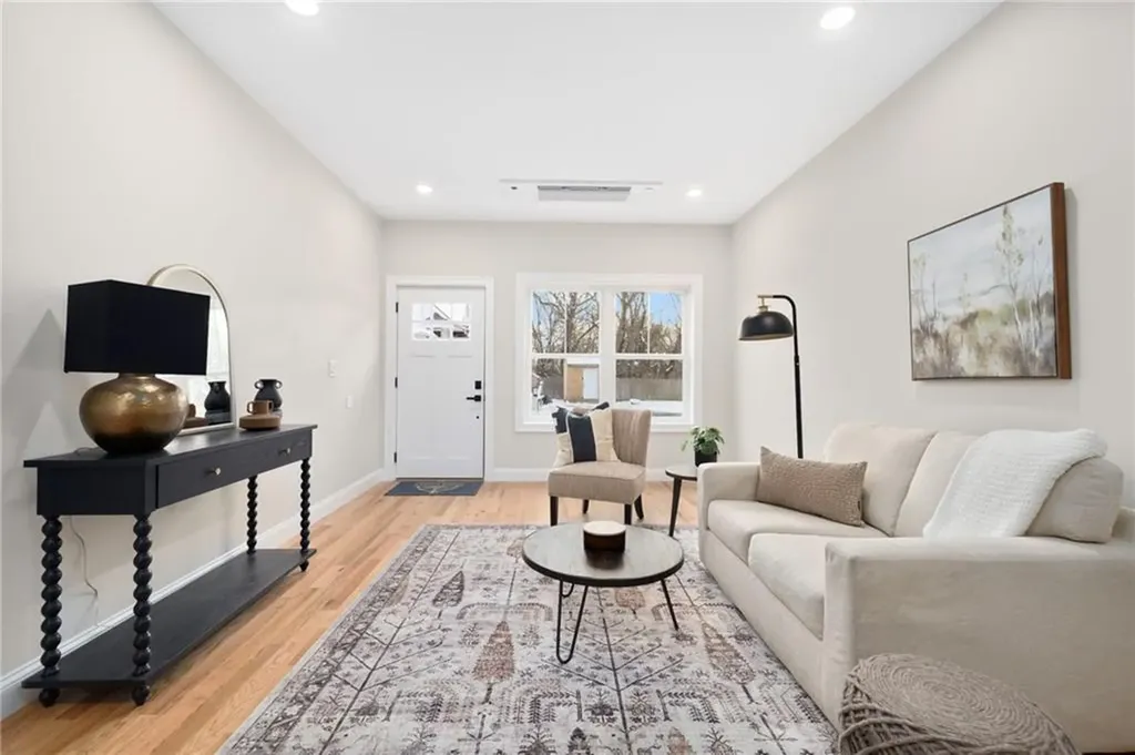 2907 Post Road Warwick RI 02886