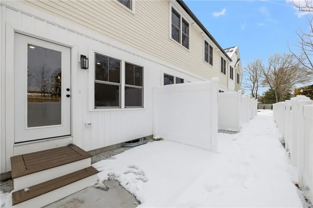 2907 Post Road Warwick RI 02886