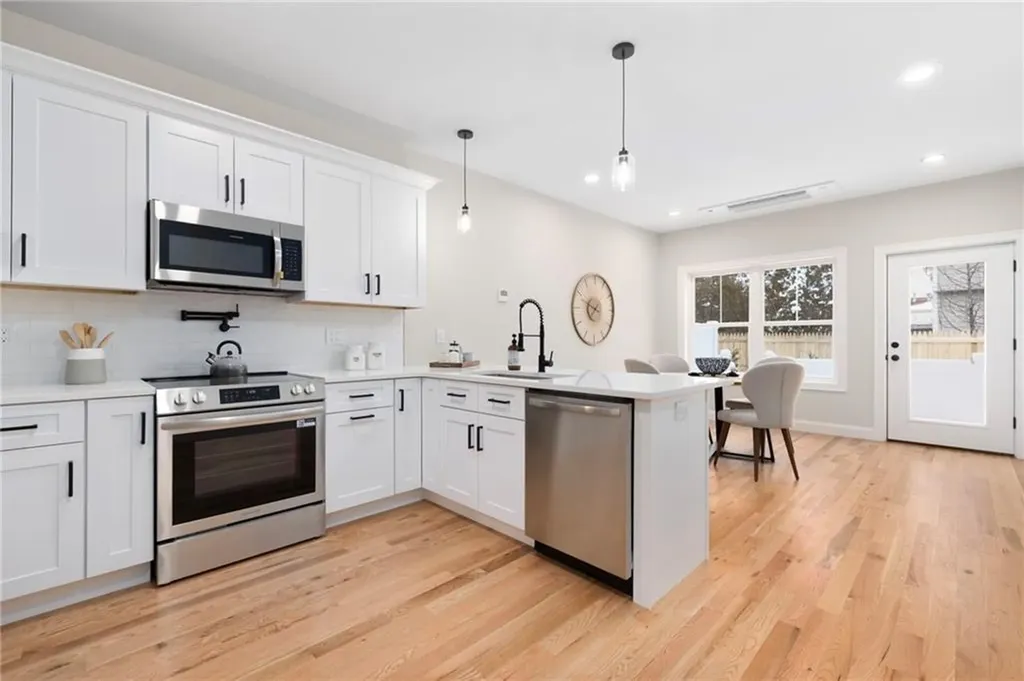 2907 Post Road Warwick RI 02886