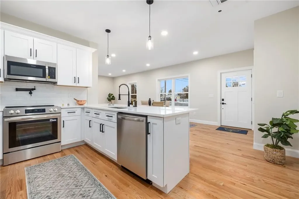 2907 Post Road Warwick RI 02886