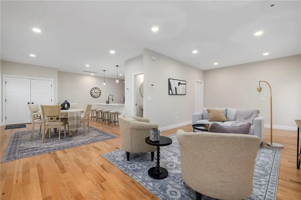 2907 Post Road Warwick RI 02886