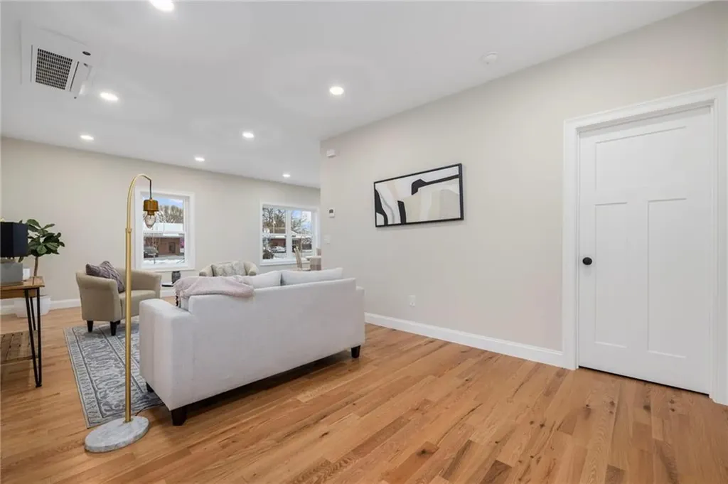 2907 Post Road Warwick RI 02886