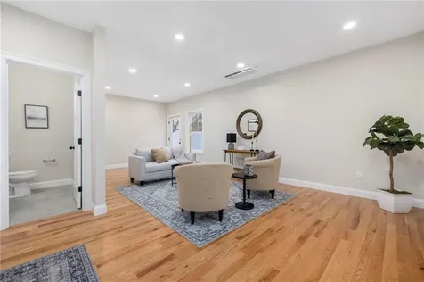 2907 Post Road Warwick RI 02886