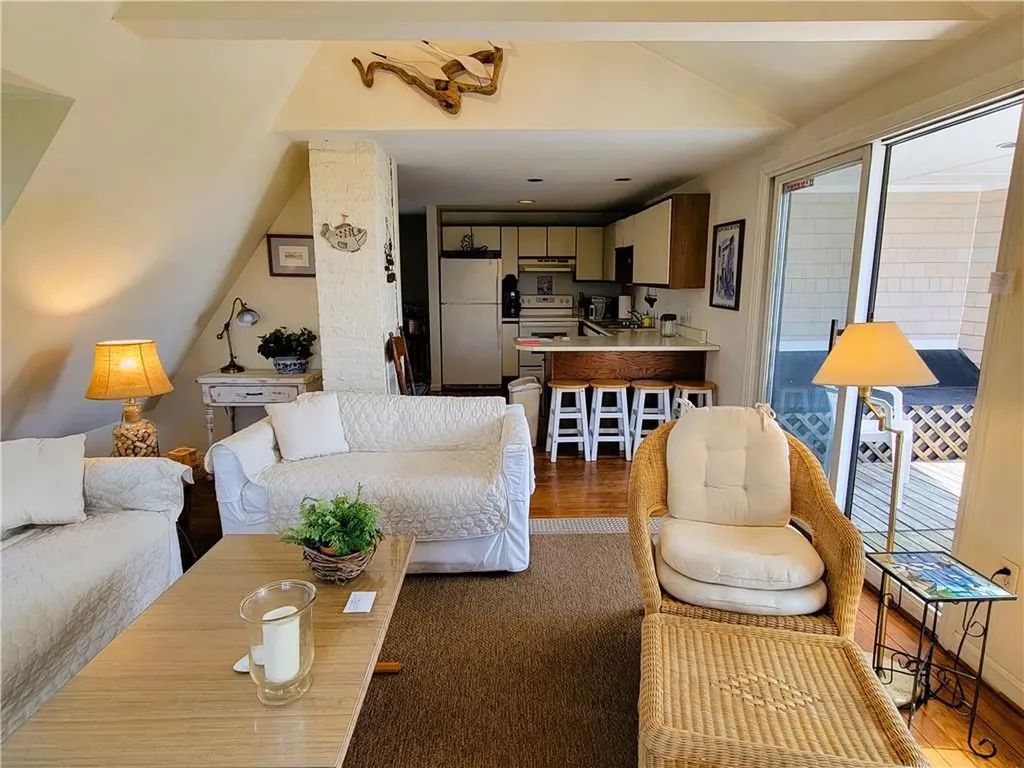 152 Tuckerman Avenue Middletown RI 02842