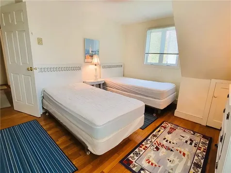 152 Tuckerman Avenue Middletown RI 02842