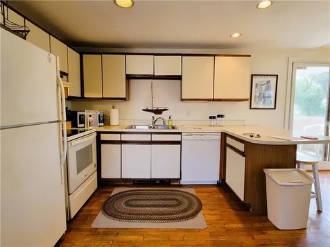 152 Tuckerman Avenue Middletown RI 02842