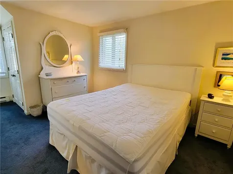152 Tuckerman Avenue Middletown RI 02842