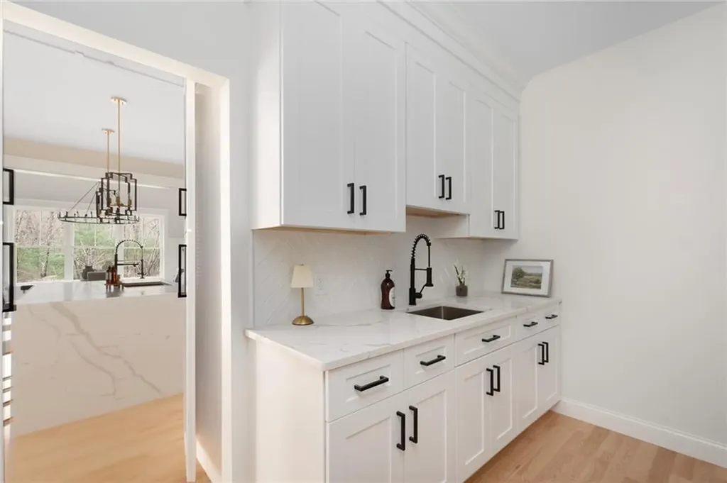 5 Braeburn Circle Cranston RI 02921