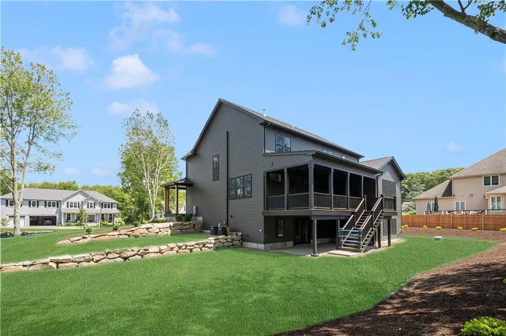 5 Braeburn Circle Cranston RI 02921