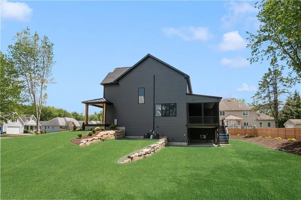 5 Braeburn Circle Cranston RI 02921