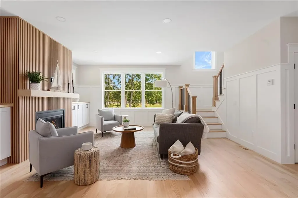 5 Braeburn Circle Cranston RI 02921