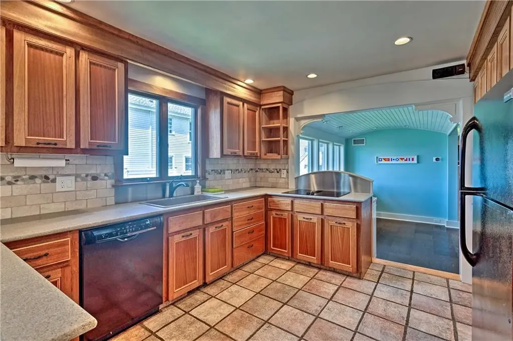 129 Dighton Avenue Portsmouth RI 02871
