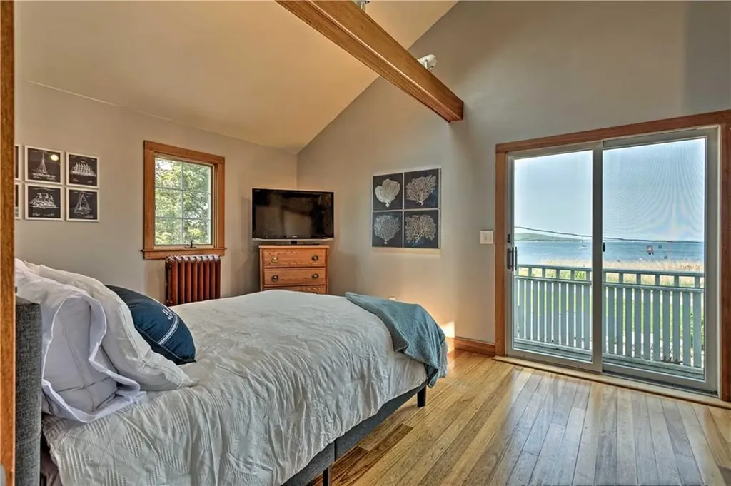 129 Dighton Avenue Portsmouth RI 02871