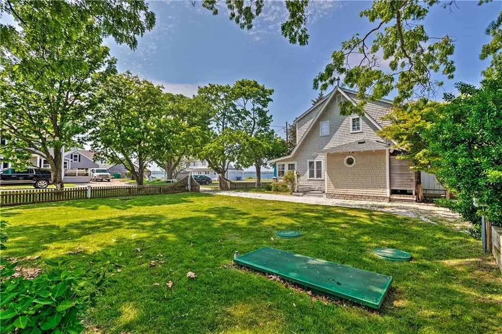129 Dighton Avenue Portsmouth RI 02871