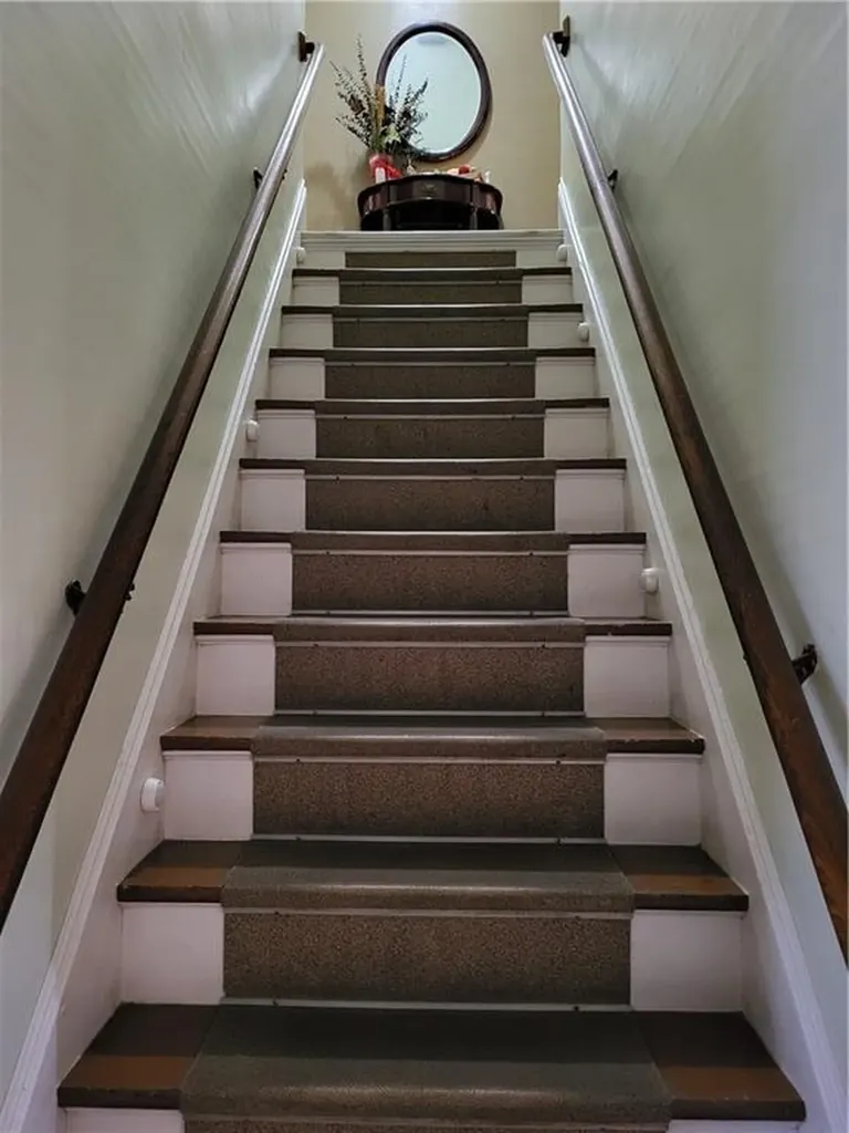 123 4th Avenue Woonsocket RI 02895