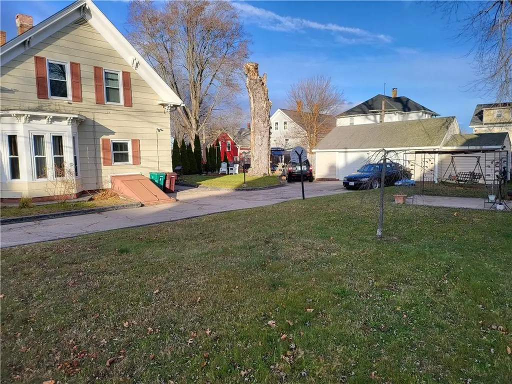 123 4th Avenue Woonsocket RI 02895