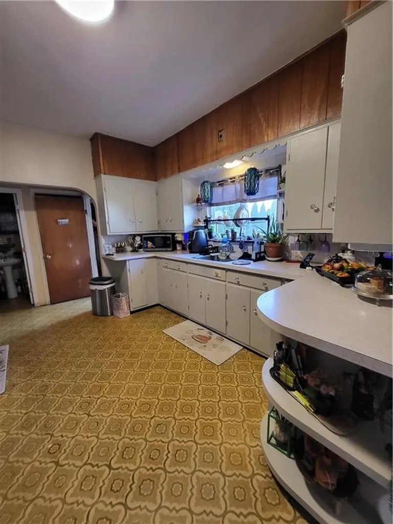 123 4th Avenue Woonsocket RI 02895