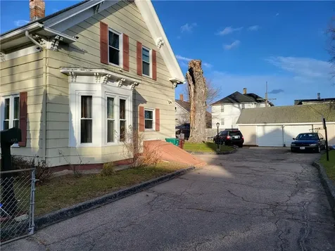 123 4th Avenue Woonsocket RI 02895
