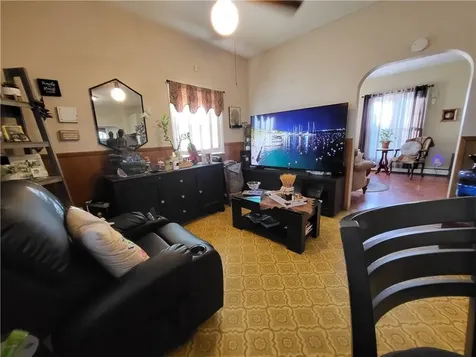 123 4th Avenue Woonsocket RI 02895