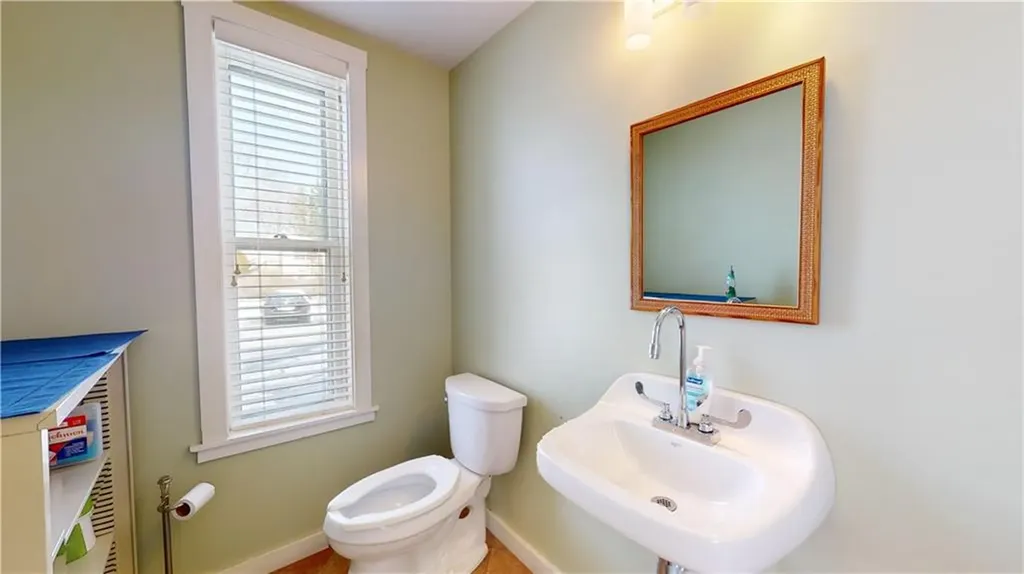 460 470 East Main Road Middletown RI 02842