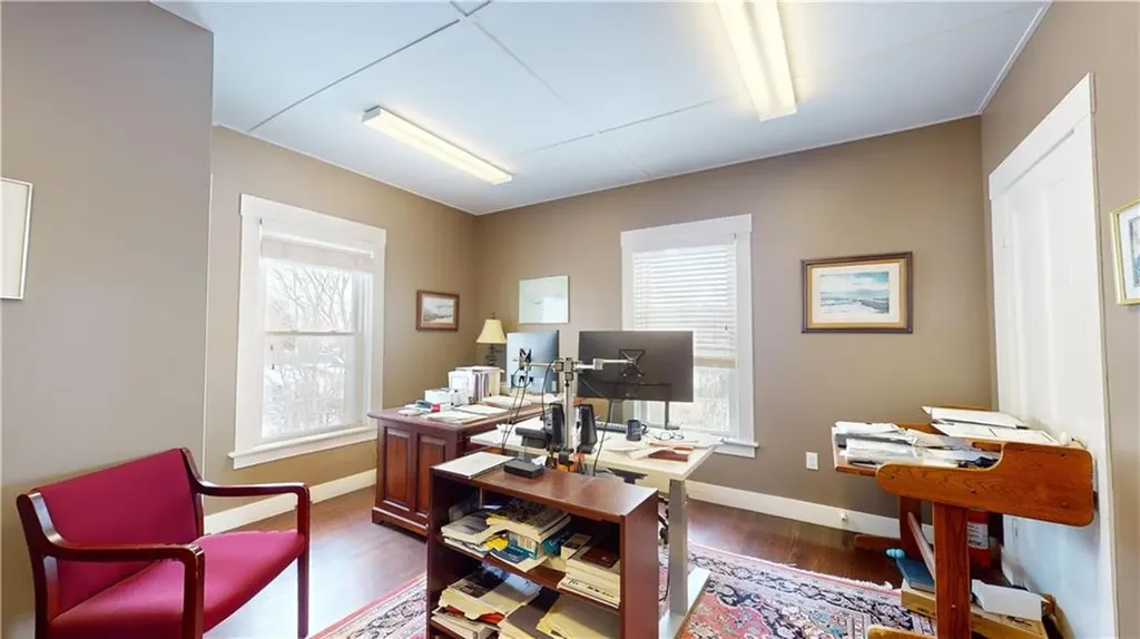 460 470 East Main Road Middletown RI 02842