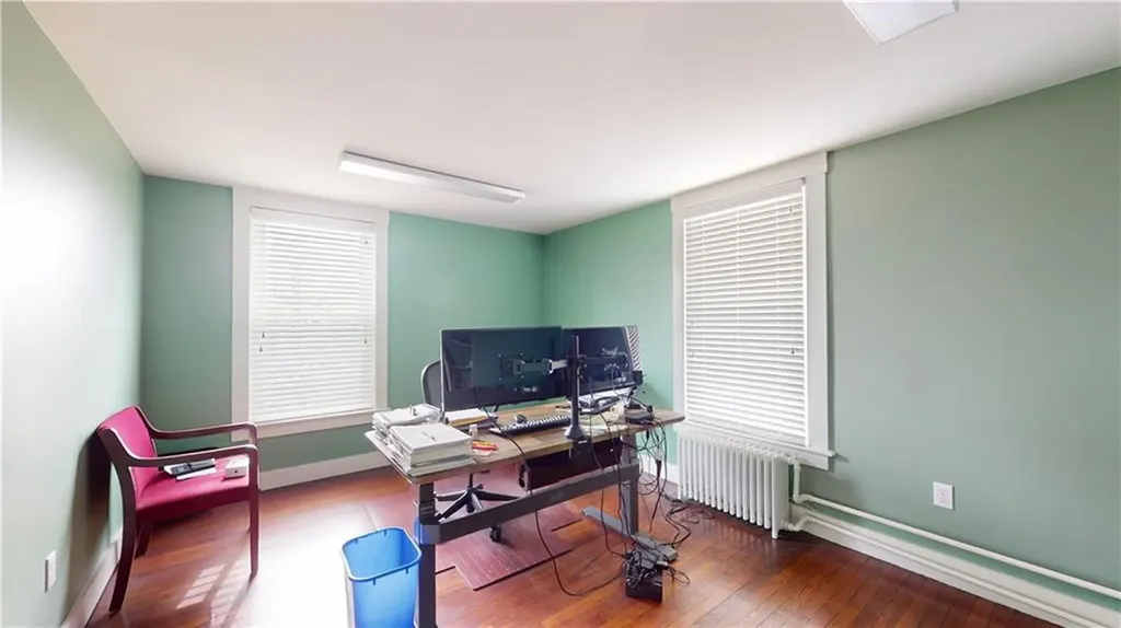 460 470 East Main Road Middletown RI 02842