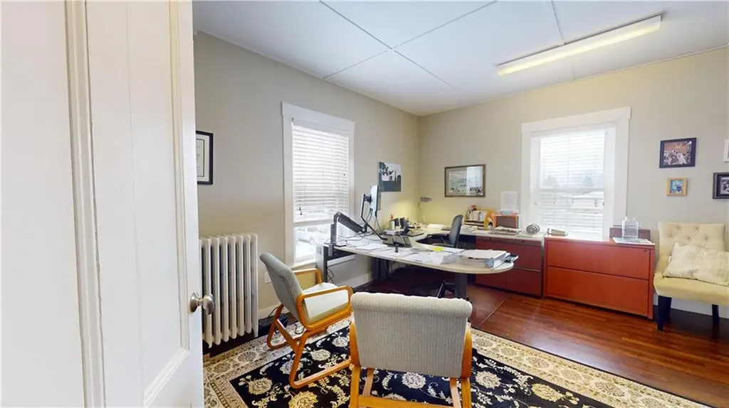 460 470 East Main Road Middletown RI 02842