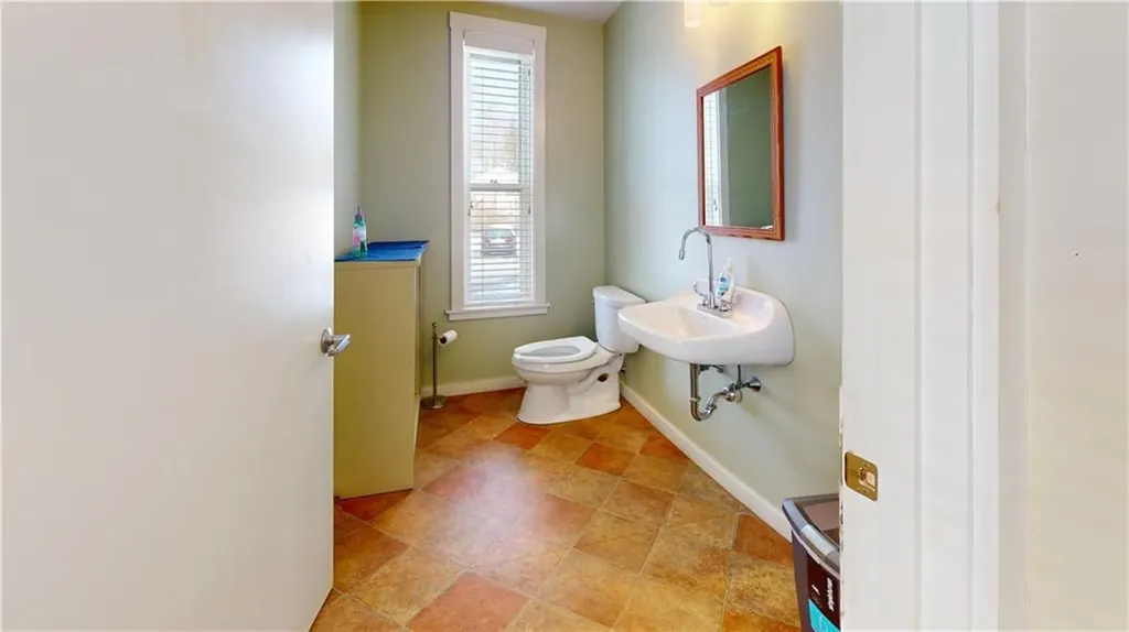460 470 East Main Road Middletown RI 02842
