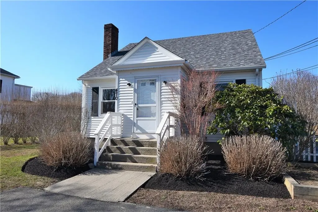 460 470 East Main Road Middletown RI 02842