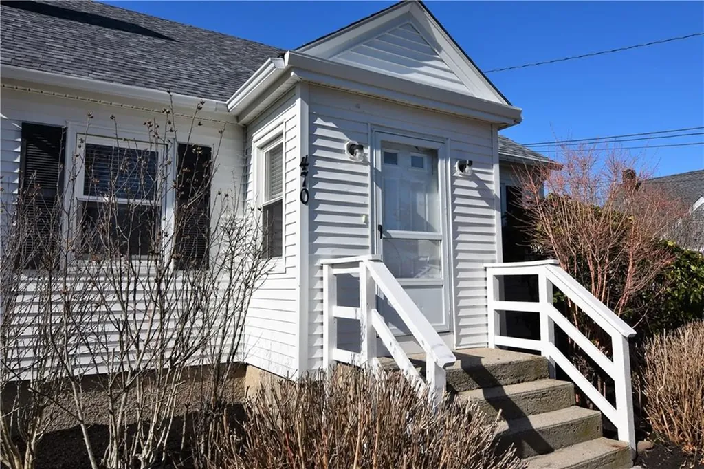 460 470 East Main Road Middletown RI 02842