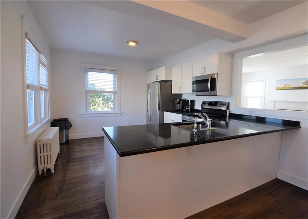 460 470 East Main Road Middletown RI 02842