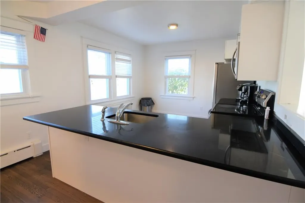 460 470 East Main Road Middletown RI 02842
