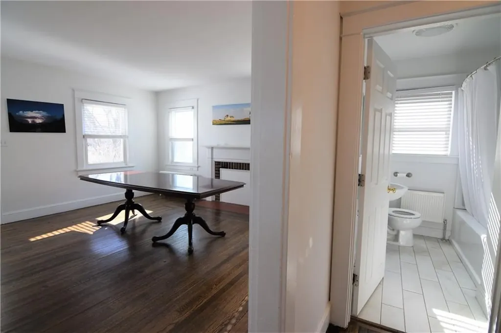 460 470 East Main Road Middletown RI 02842
