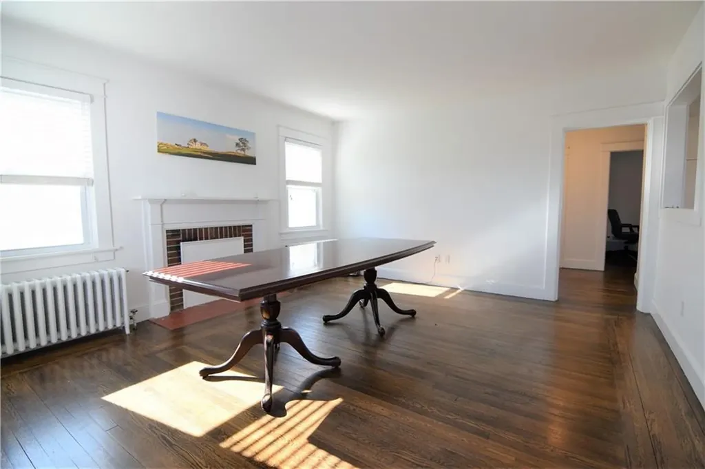 460 470 East Main Road Middletown RI 02842