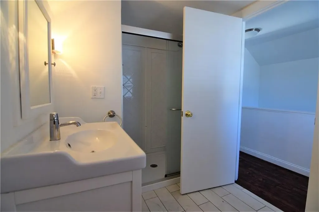 460 470 East Main Road Middletown RI 02842