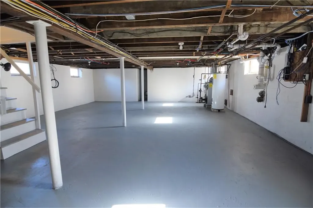 460 470 East Main Road Middletown RI 02842