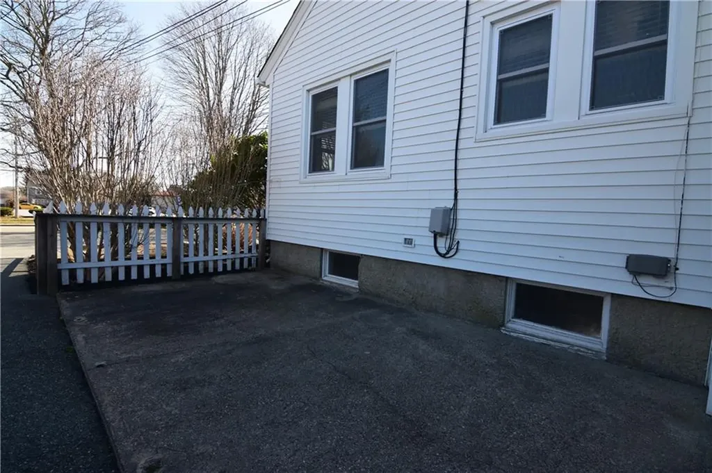 460 470 East Main Road Middletown RI 02842