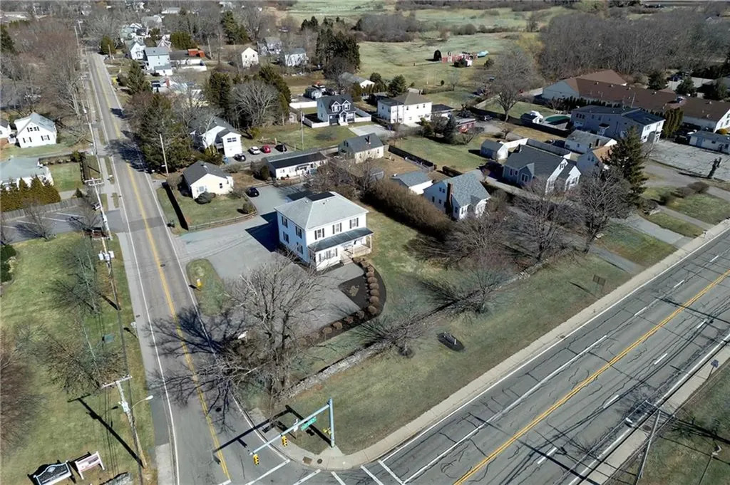 460 470 East Main Road Middletown RI 02842